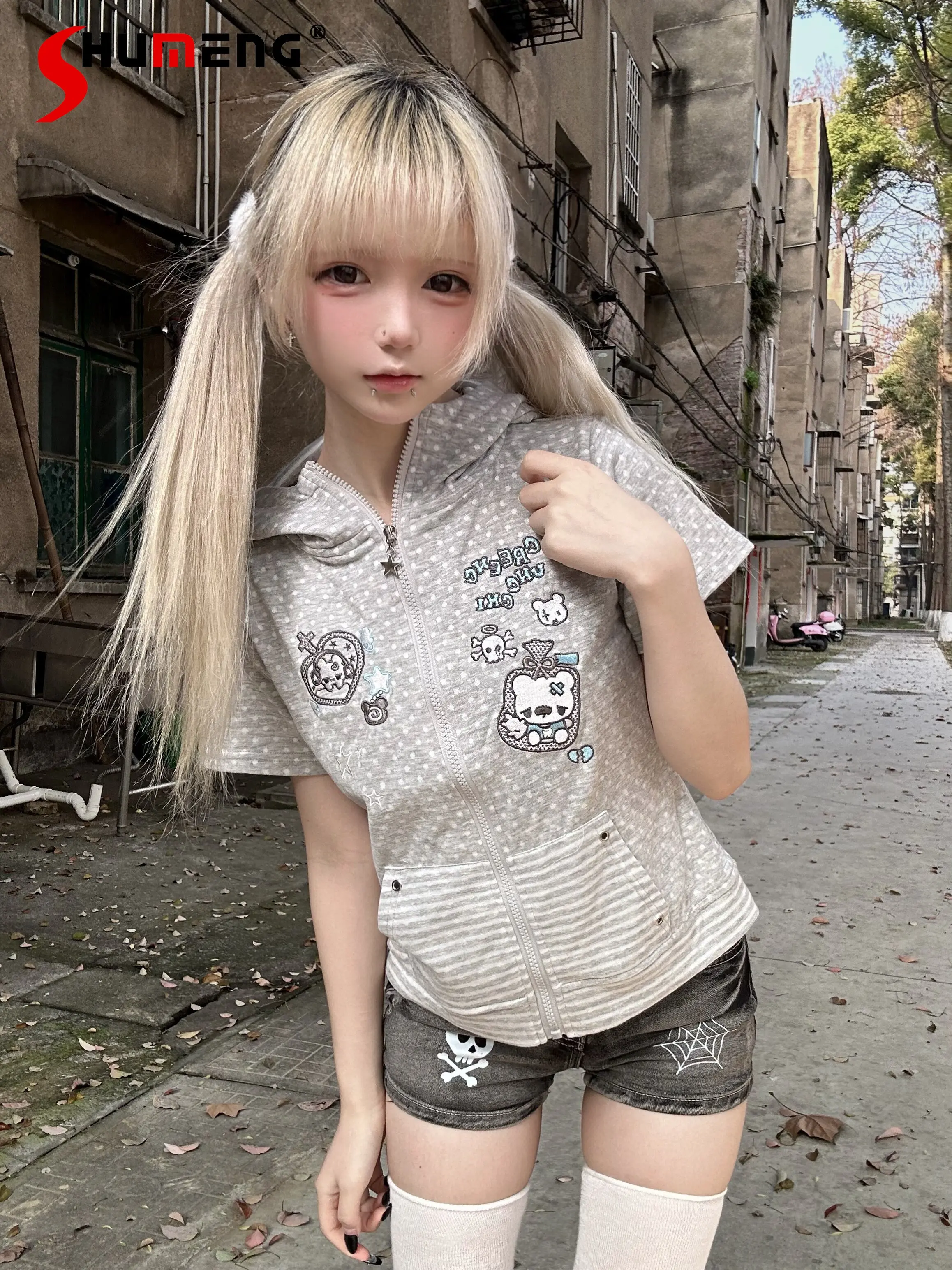 

Original Subculture Cartoon Embroidery Y2k Grey Hooded Top for Women Summer New Student Cute Girlie Kawaii T-shirts Clothing