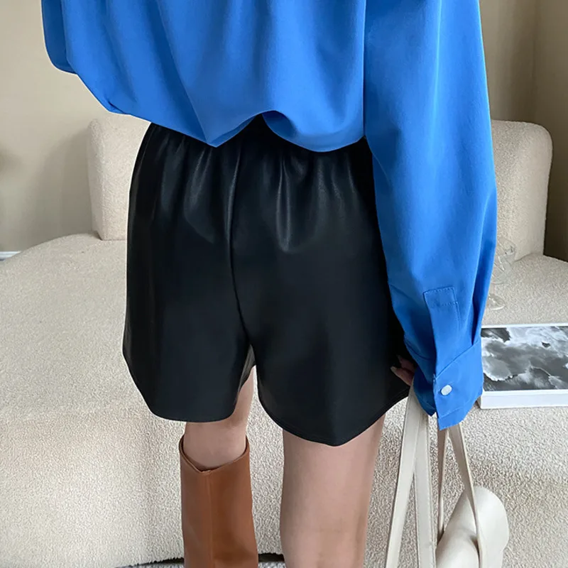 Hksh verão novas mulheres shorts de couro do plutônio cintura elástica cor sólida versátil elegante chique ins punk perna larga calças curtas hk17033