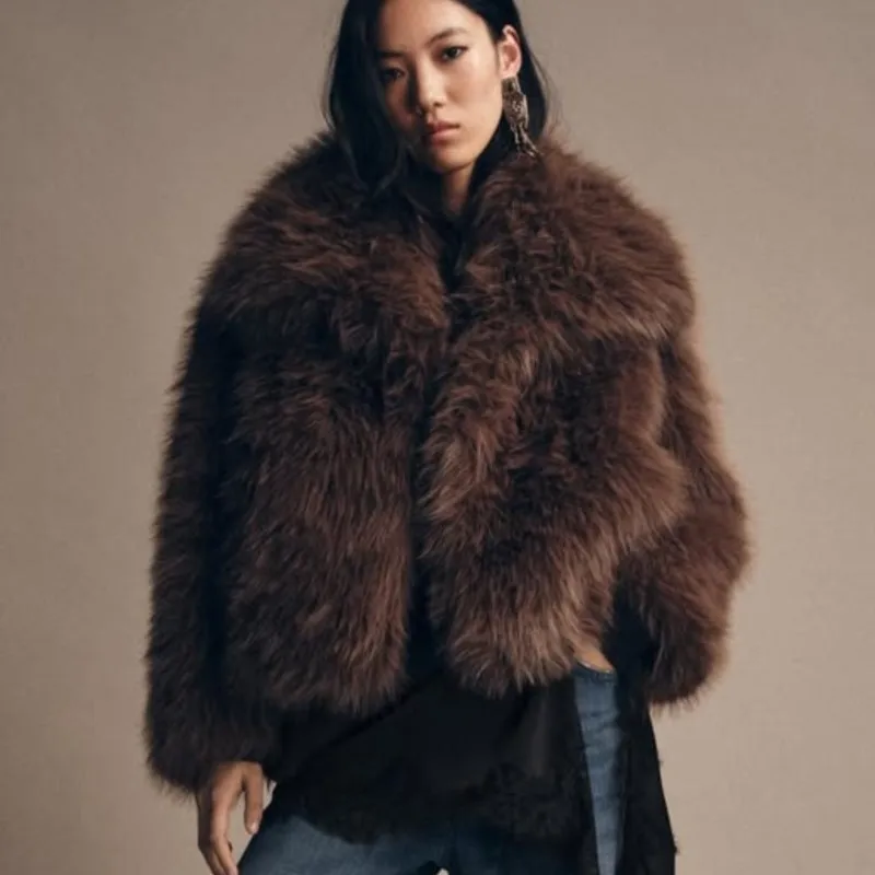 

2025 женская сексуальная куртка из искусственного меха, пальто в стиле ретро, бежевая шуба, плюшевая теплая верхняя одежда, повседневная повседневная одежда, винтажные наряды, пушистые топы