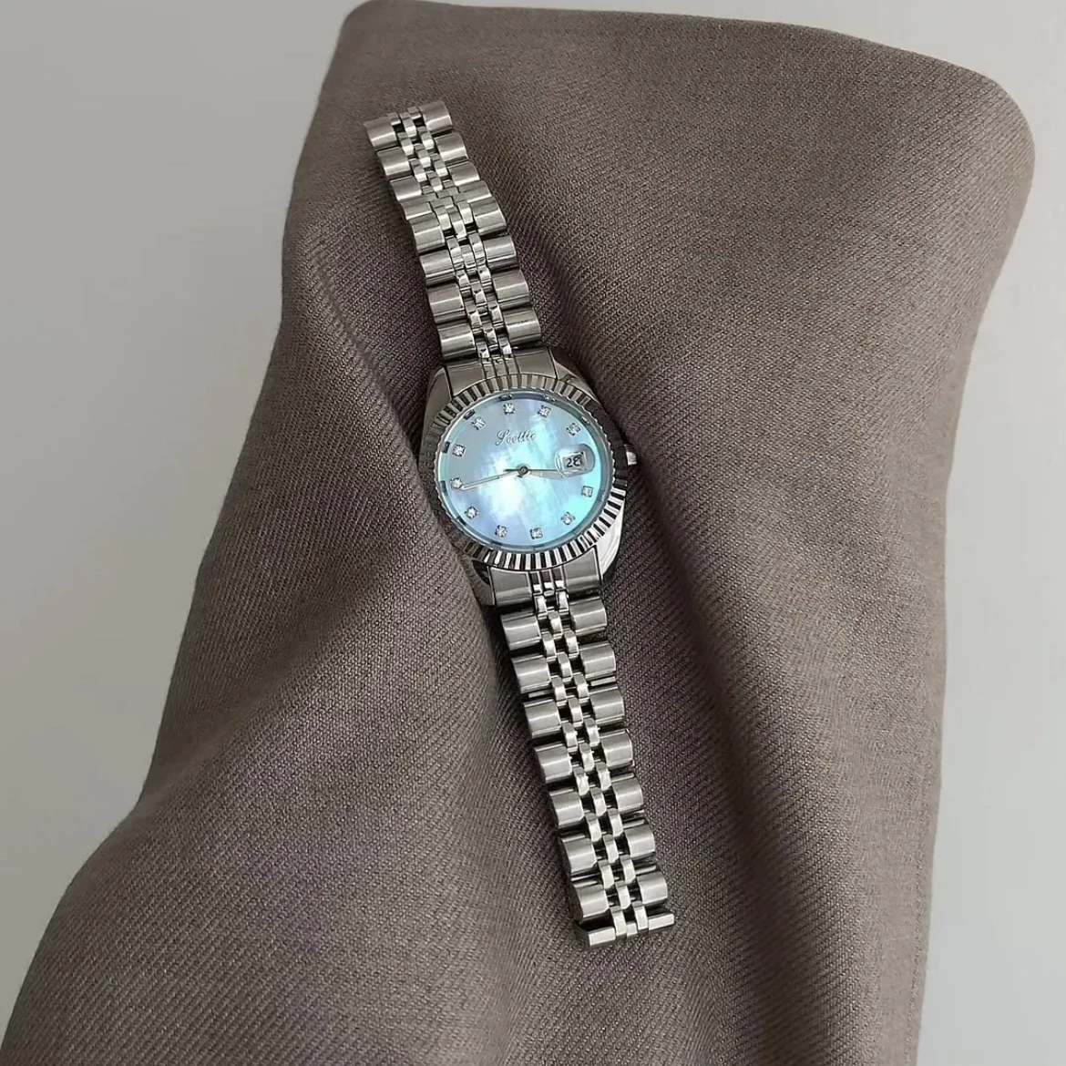 Original luxury ladies watch simple highend glacier blue fashion commuter allmatch luxury temperament steel band watch for women