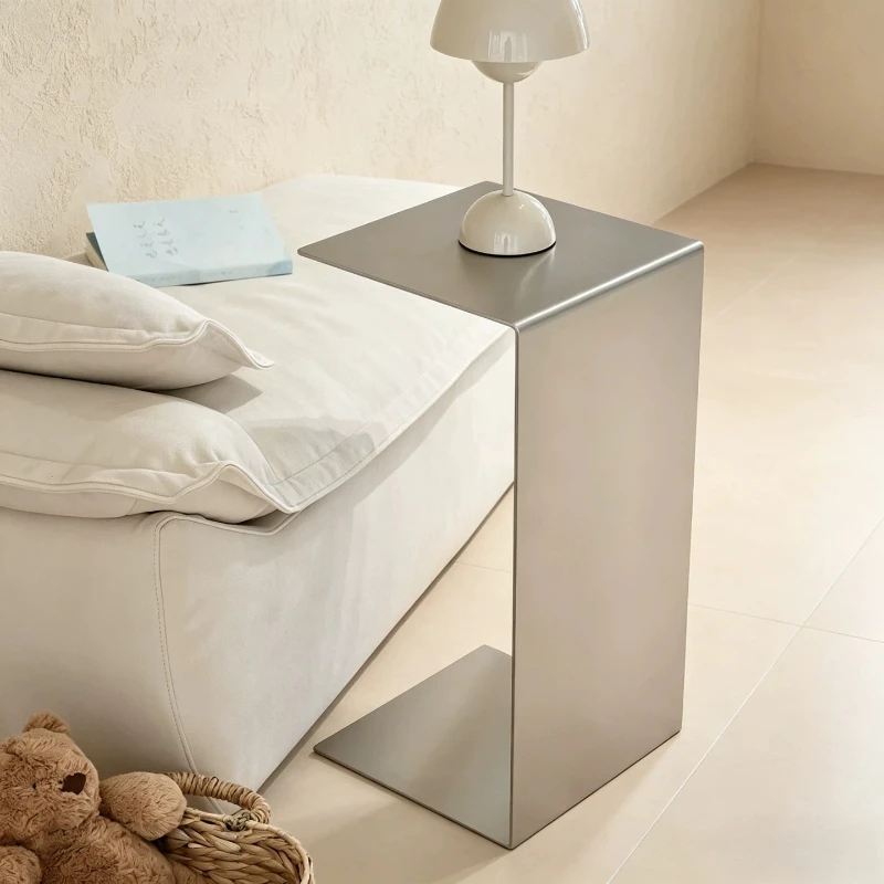 

Современный минималистичный журнальный столик из нержавеющей стали C-образной формы, дизайнерский металлический кофейный столик для гостиной в стиле Light Luxury