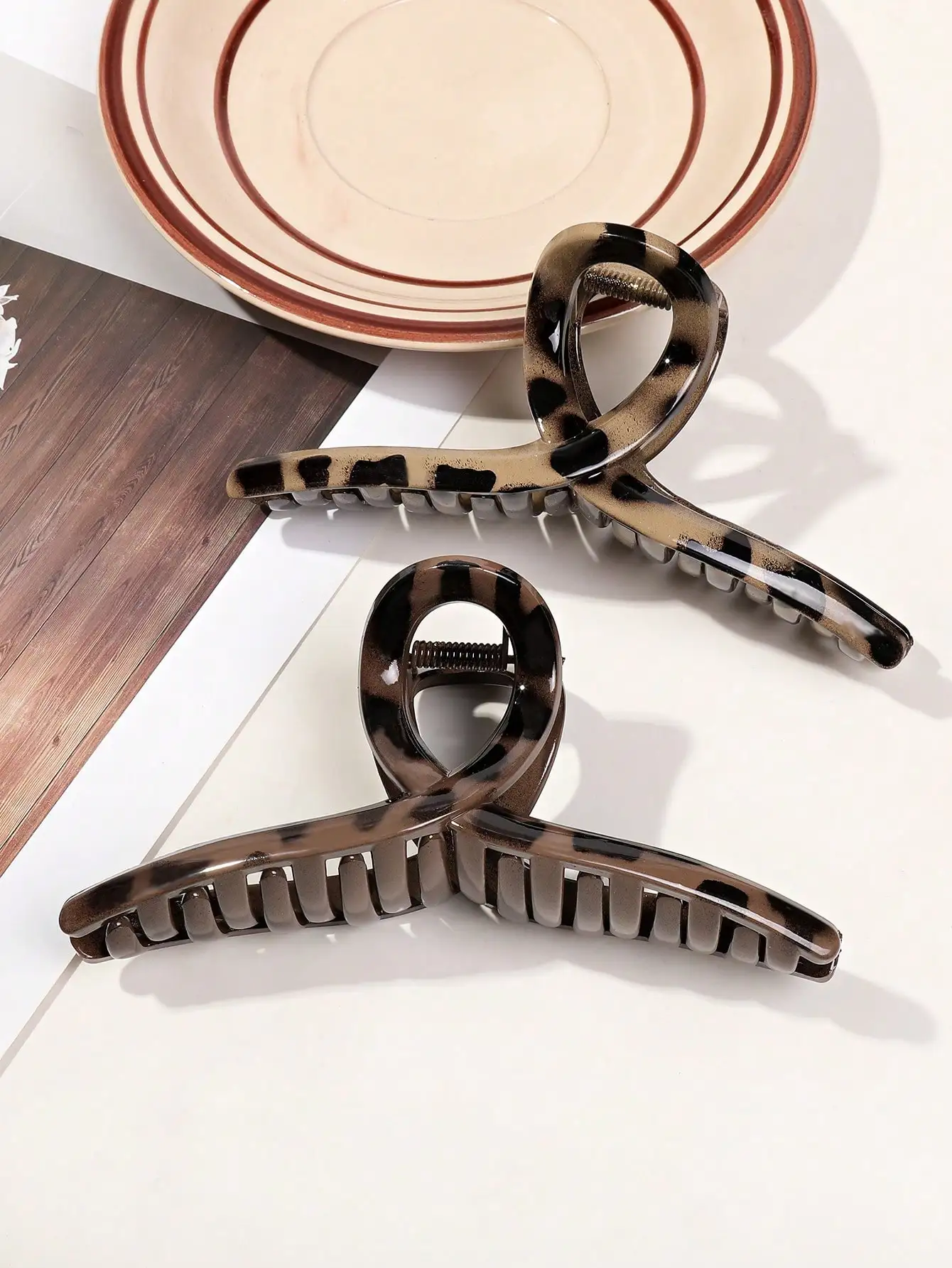 

2pcs Classic Black & White Polka Dot Resin Large One-Piece Hair Clips, Simple & Casual Hairstyle Accessories Hair Claws Claw Clips Hair Jaw Clip Hair Clamps Hair Clutch Hair