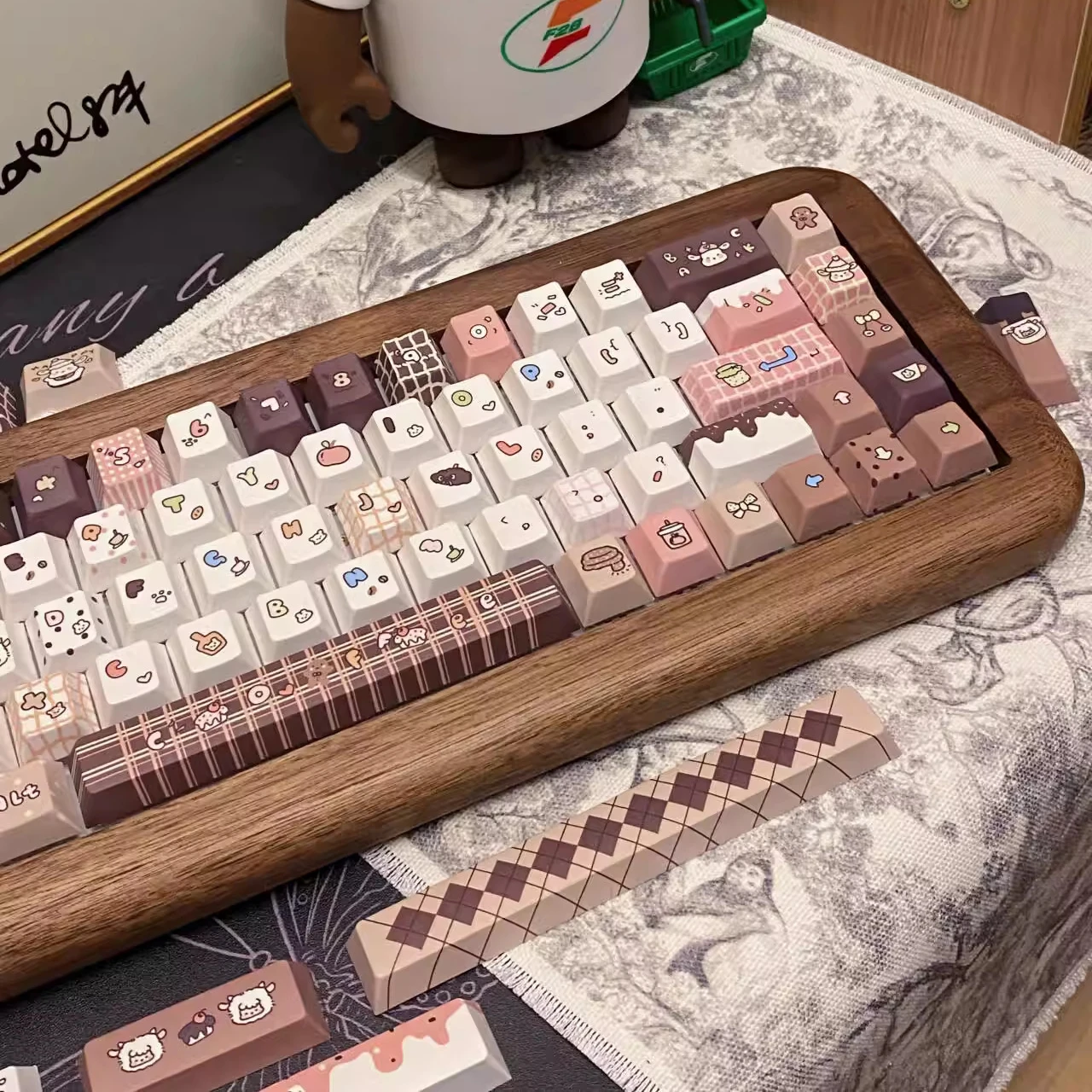 

Luoxue cocoa kca/original five-sided hot sublimation pbt full set of customized keycaps baa rabbit teeth