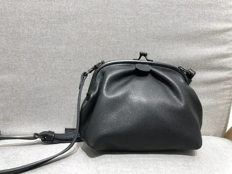 

Niche design crossbody shoulder solid color clip retro mobile phone bag