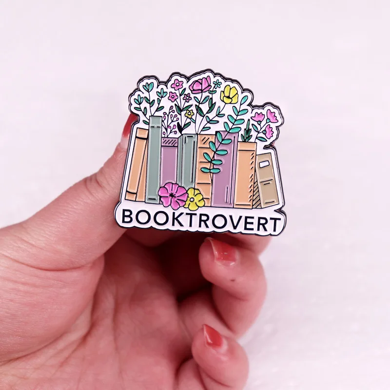 Niedliche Buch-Serie Alphabet Emaille-Pins Romantischer Buchclub Magische Blumen Bibliotheks-Karten-Abzeichen Broschen Schmuck Geschenke – Detail 7
