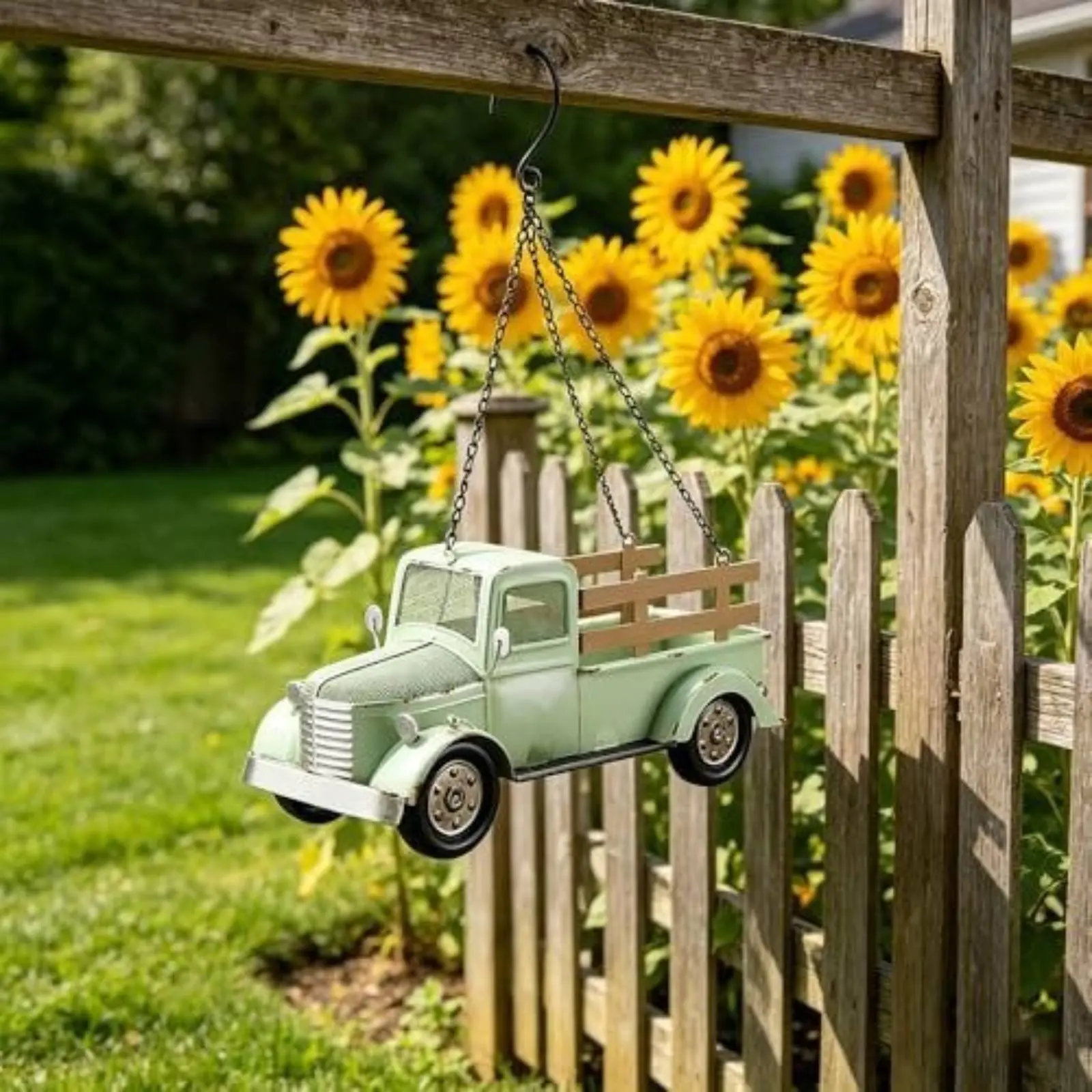 

Vintage Truck Bird Feeder Decorative Retro Pickup Bird Feeder Outdoor Decor Gift Idea Easy Refill for Yard, Porch