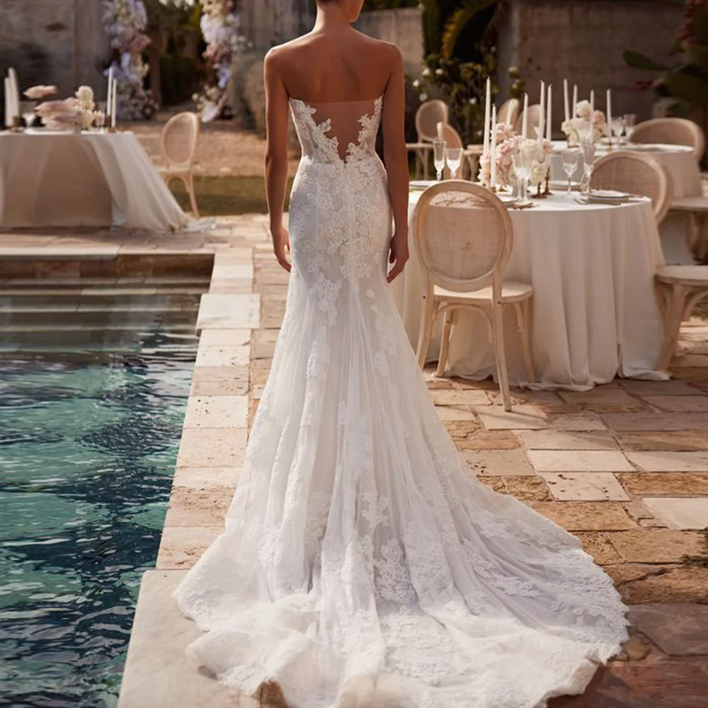 ชุดแต่งงานนางเงือกสุดหรูแบบสั่งตัดสำหรับเจ้าสาว ผ้าทูลล์จับจีบประดับลูกไม้  แบบไร้สาย  ปี 2025