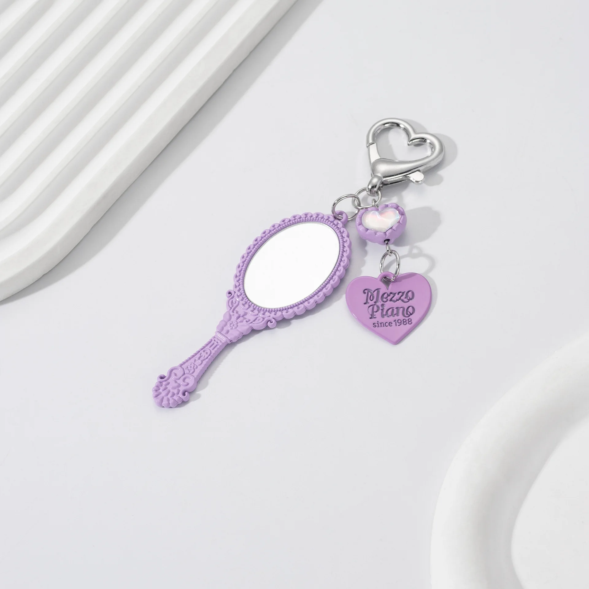 Exquisite Handheld Makeup Mirror Keychain Heart Shaped Key Buckle Car Pendant Bag Charms Hanging Key Ring Backpack Accessories