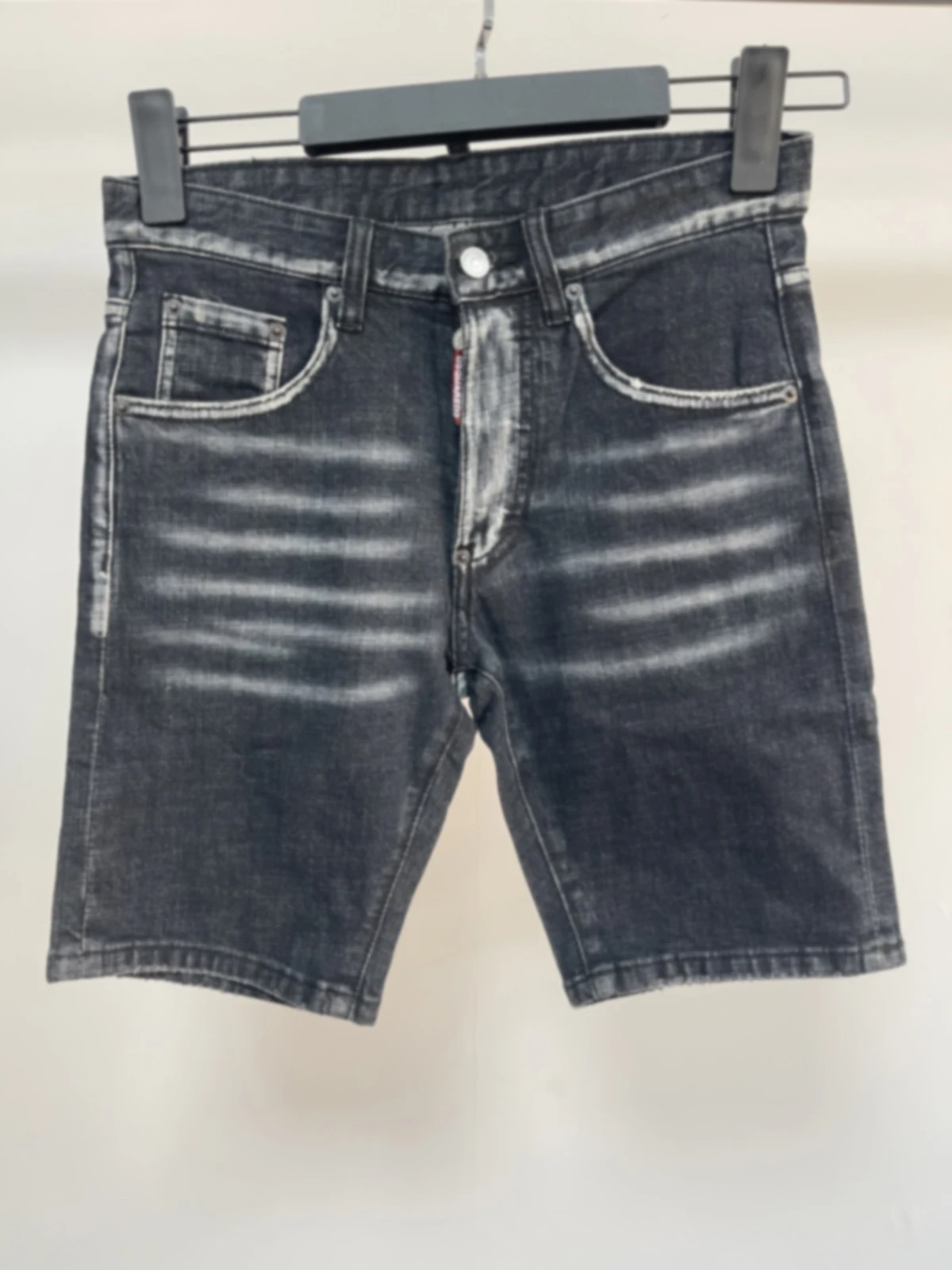 

Spring and Summer 2025 New D2 Jeans Trendy Men's Washed Grinding Patch Embroidered Slim-fit Micro-elastic Denim Shorts for Men