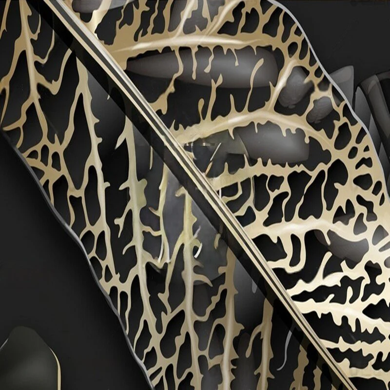 Dinding latar belakang kamar tidur dekorasi rumah mewah bergaya modern minimalis hitam dan emas dengan motif daun besar untuk ruang tamu dan TV