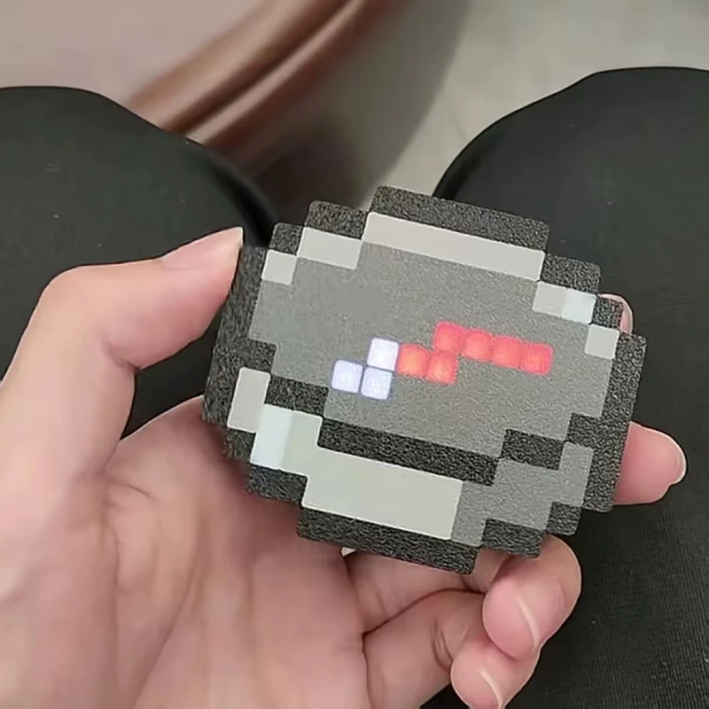 سلسلة مفاتيح بوصلة فنية بكسل الإلكترونية - مشبك حقيبة ظهر مكتشف الاتجاه، هدية على طراز الألعاب الرجعية للأطفال والرجال (هدية عيد ميلاد)