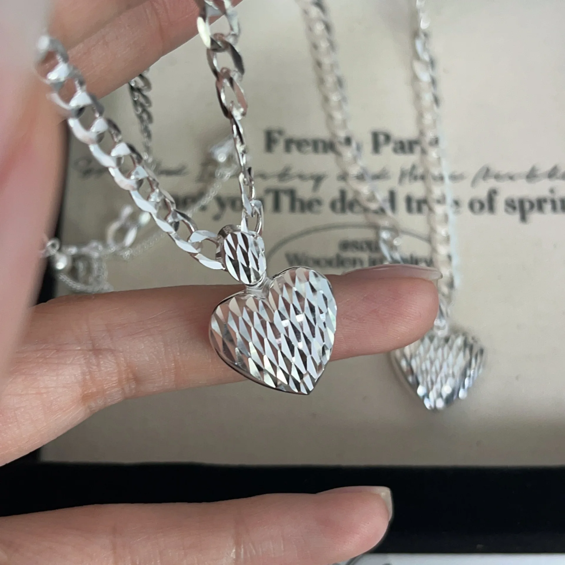 Free ShippingS925 Silver Pattern Love Exquisite Fashion Personalized Elegant Light Luxury High Grade Necklace Women's Gift Party