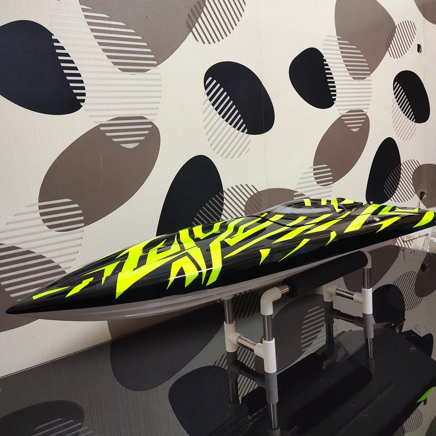 RC 선박 94.5cm 유리섬유 소재 샤프 애로우 E36 원격 조종 스피드보트 고강도 하드웨어 RC 선박 헐 장난감