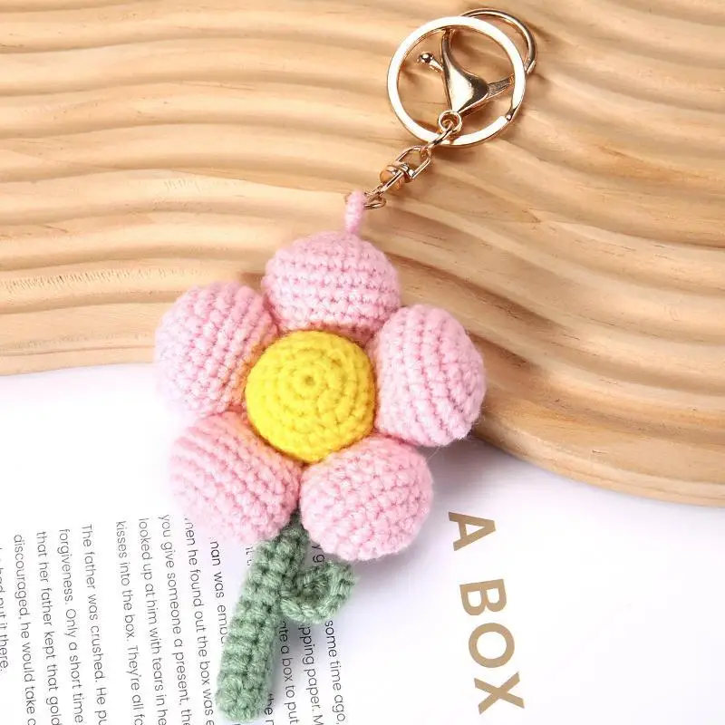 Hübscher Häkelblumen-Schlüsselanhänger, handgefertigter Blumenanhänger, kreativer künstlicher Pflanzenanhänger, Geschenk – Detail 3
