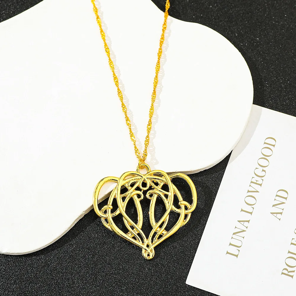 Gothic Heart Necklace Gold Color Y2K Hollowed-out Pendant Creative Jewelry Accessory Personalized Gift for Women