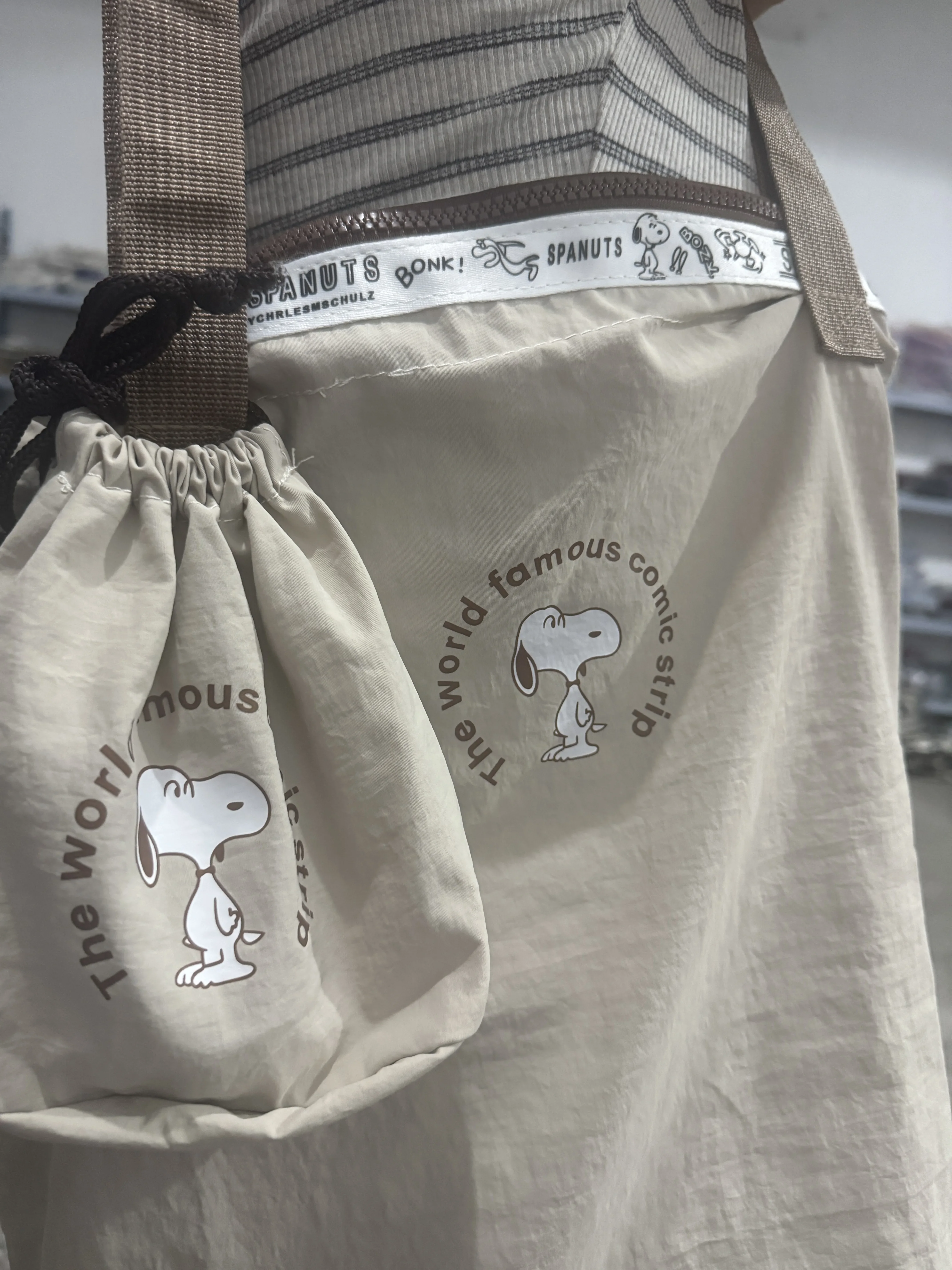 Neue Modische Beliebte Niedliche Cartoon-Snoopy-Reisetasche mit Großer Kapazität, Damen-Gepäcktasche, Damen-Umhängetasche, Faltbare Fitnesstasche – Detail 1
