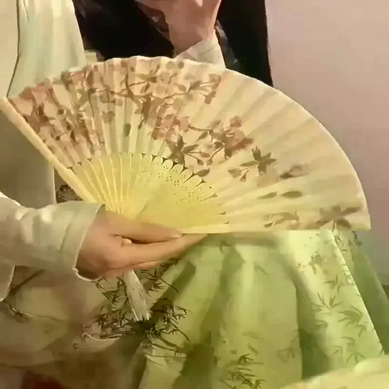 Portable Hand Fold Fan New Chinese Style Dance Props Retro Shell Fan Woman Men Bamboo Wood Silk Flower Folding Fan