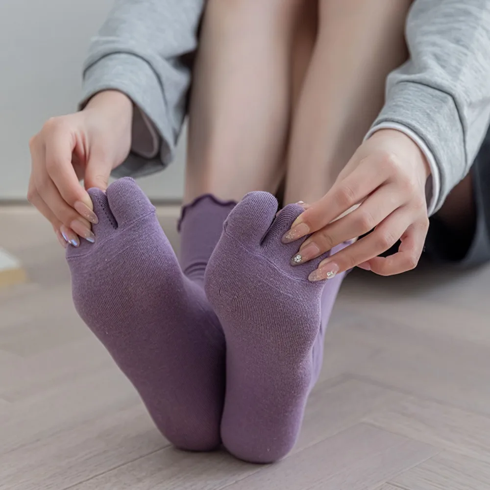 

High Quality Comfortable Split Toe Socks Solid Color Ultra-Thin Two-Toed Socks Agaric edge Mid Tube Socks Women