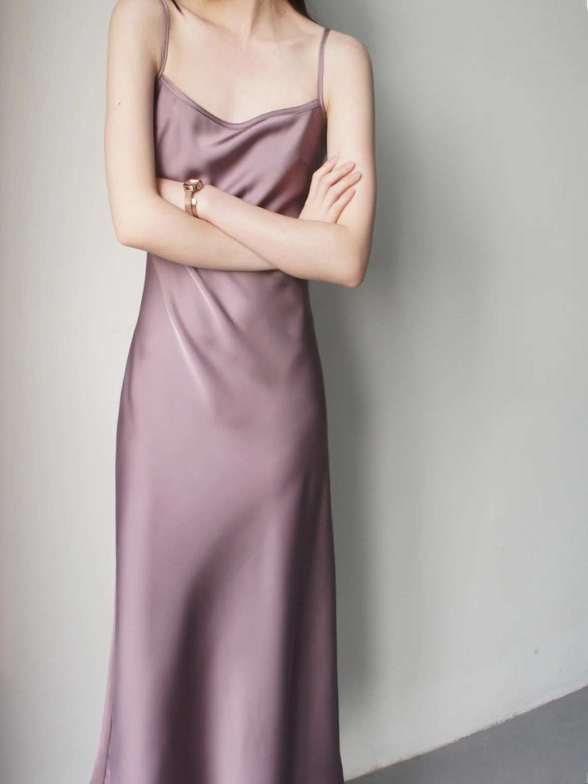 

Elegant Satin Halter Dress Women's Slimming Base Layer Skirt V-Neck High Waist A-Line Long Dress Casual Wear Zipper Closure