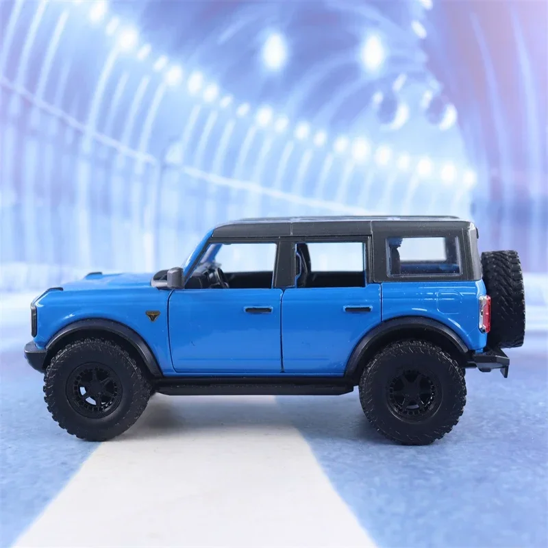 1:24 2021 Ford BRONCO High Simulation Diecast Car Metal Alloy Model Car decoration display collection gifts J323