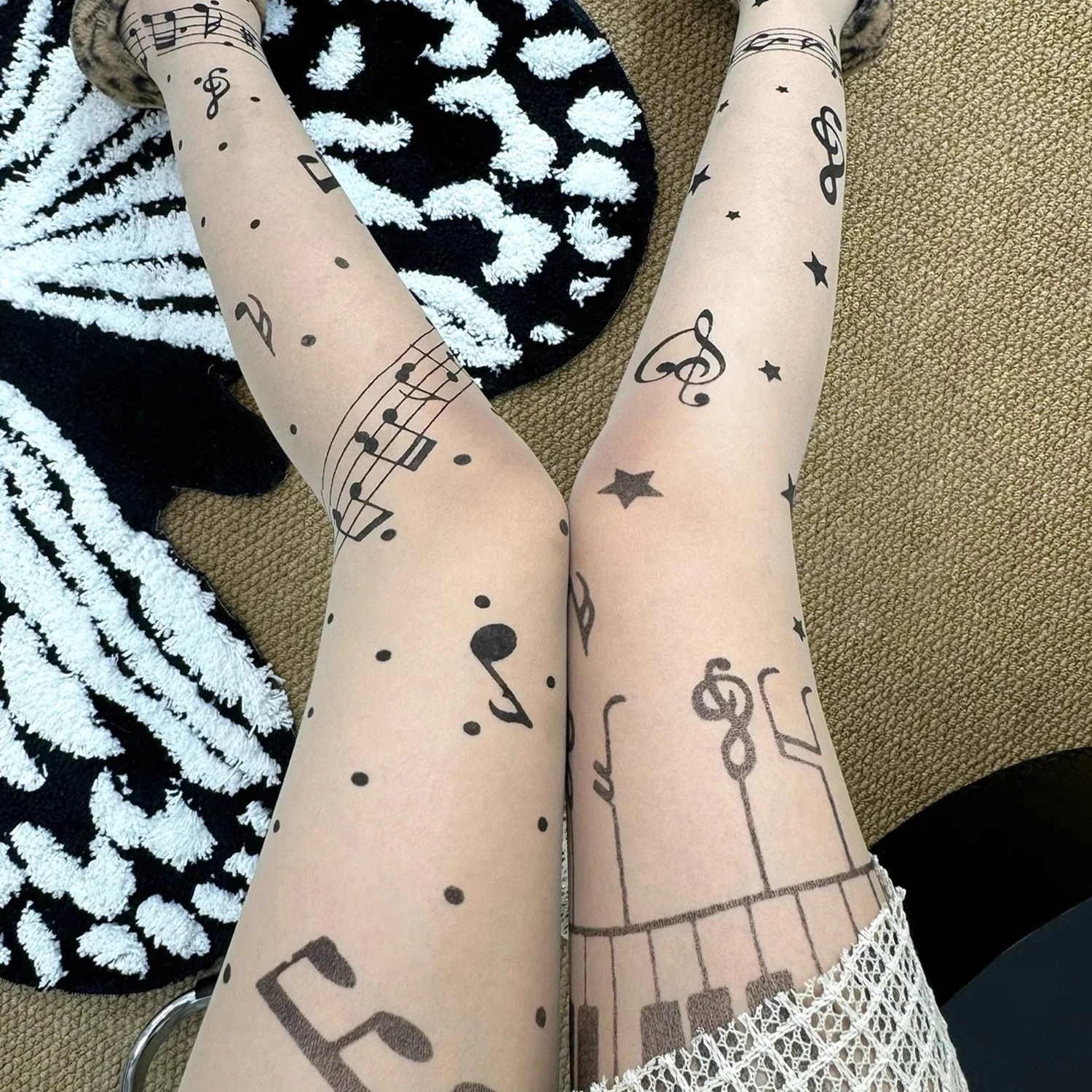 القوطية الموسيقية ملاحظة الأسود تخزين المرأة رمز طباعة لوليتا الجوارب الجوارب عالية Y2K الفتيات تخزين الجوارب نادي الحفلات جوارب طويلة