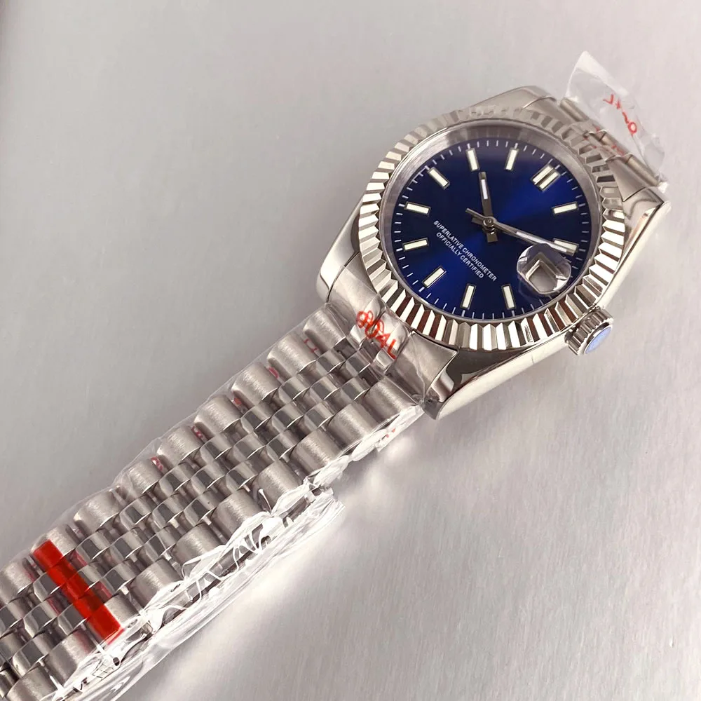 ที่กําหนดเอง 36 มม./39 มม.NH35 นาฬิกาสําหรับชาย Lady Stick ดัชนี Sapphire คริสตัล Fluted FIXED BEZEL สร้อยข้อมือเหล็ก Solid/แก้วกลับ