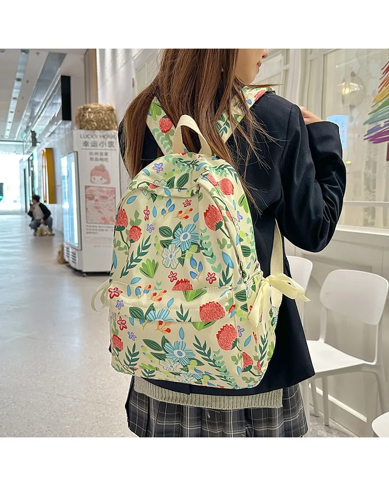 

2025 New Small Floral Backpack Women Vintage Print Large Capacity Travel Backpack Outdoor Sports Backpack