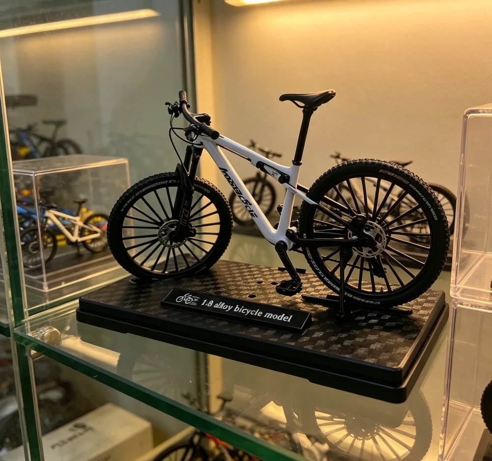 1:8 Scale Full‑Suspension Alloy Mountain Bicycle Model Ornament With Base, Realistic Desk Decor Gift For Cycling Enthusiasts