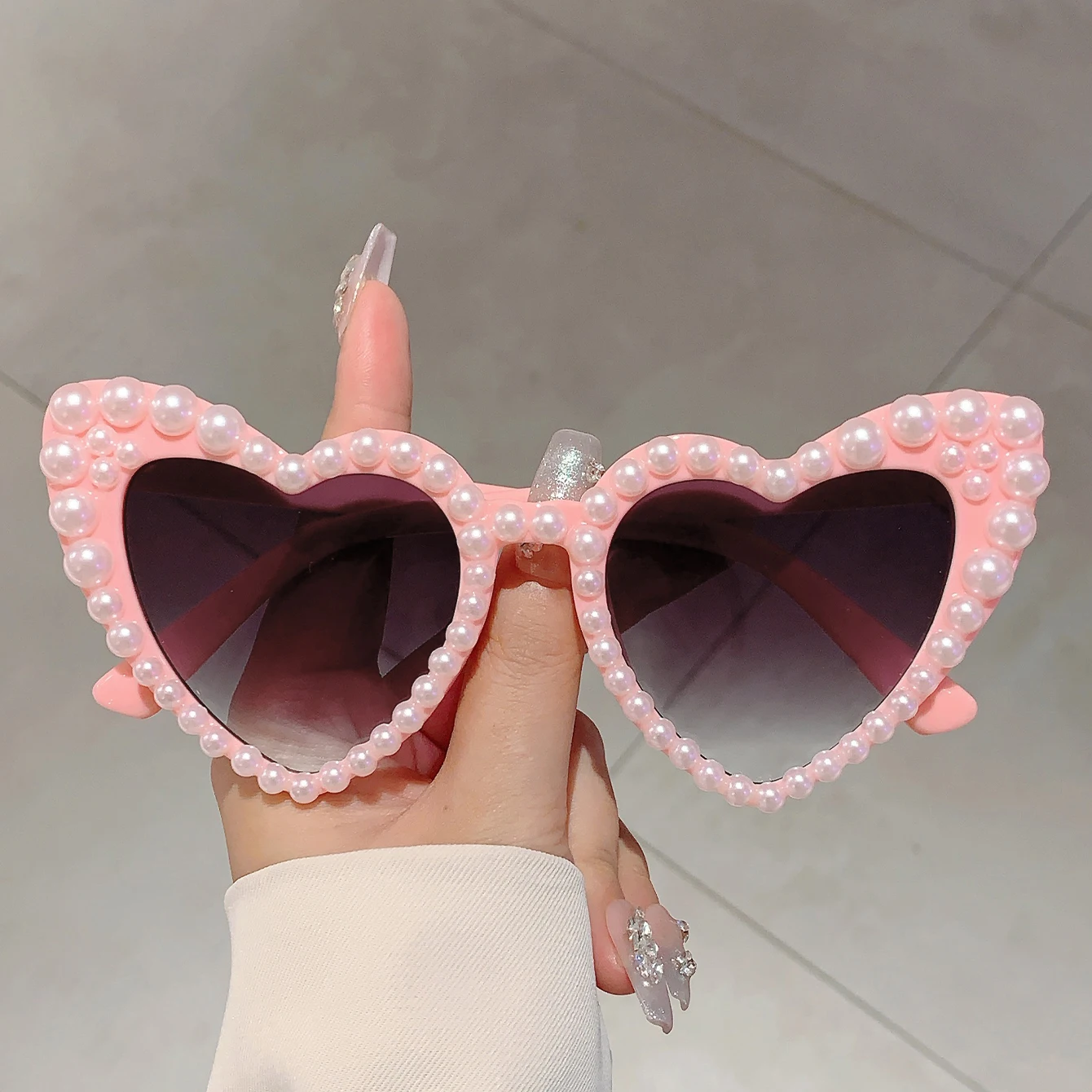 KAMMPT Stylish Heart Designer Shades White Pearl Candy Color Decor Sunglasses Fashion Brand Pink Beach Sun Glasses for Women\'s