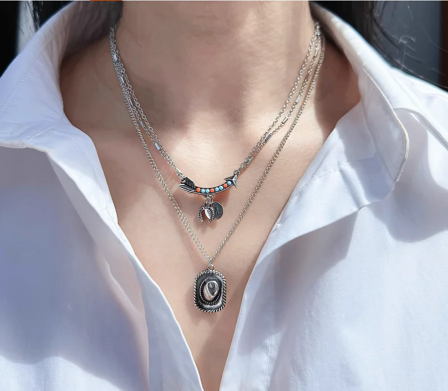 

Европейские и американские внешнеторговые ювелирные изделия, ниша, ретро-подвеска со стрелкой и буквами, многослойное короткое ожерелье, женский модный свитер