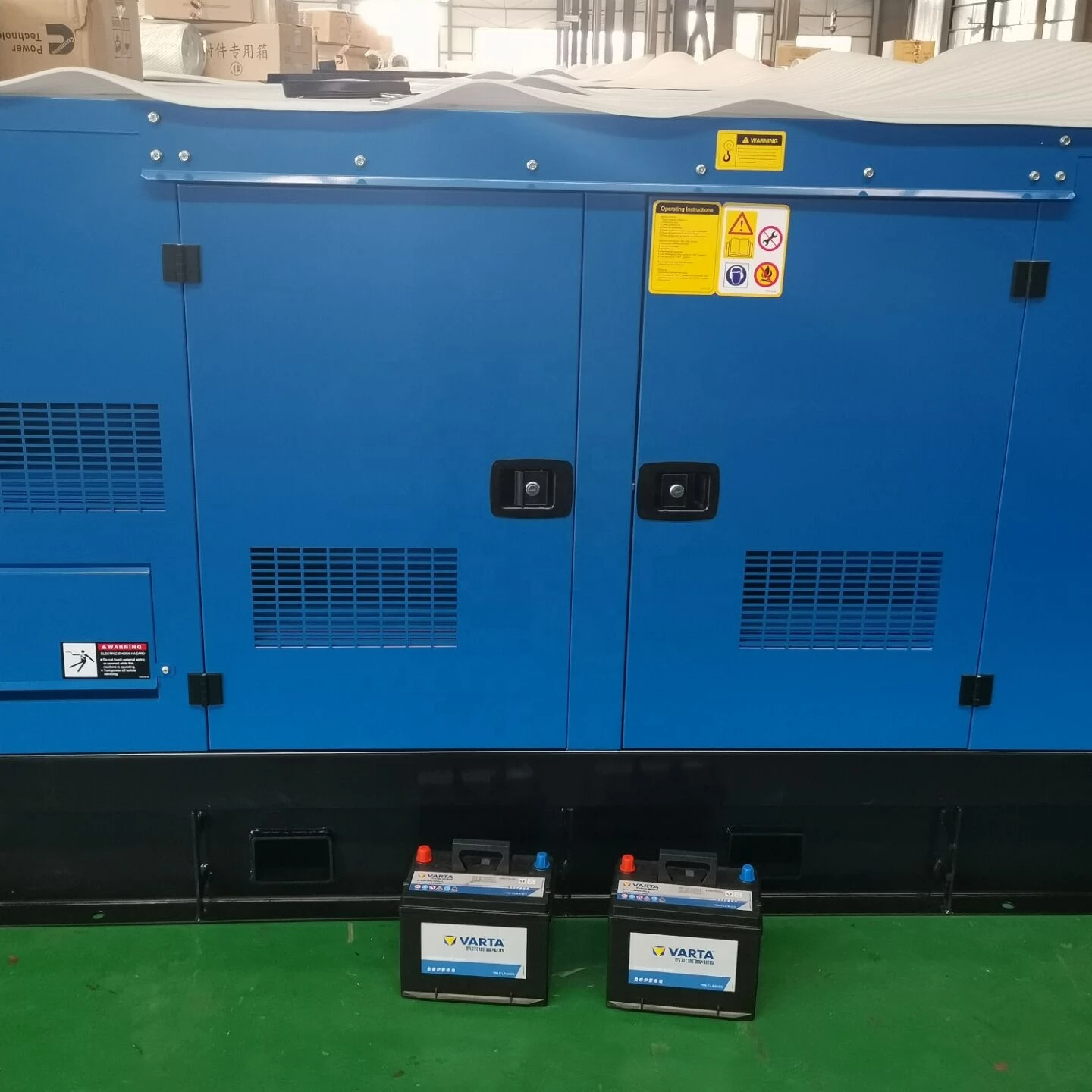 Yuchai 高品質 300KW ディーゼル発電機セット単相 60HZ サイレントで無料の電気エネルギー