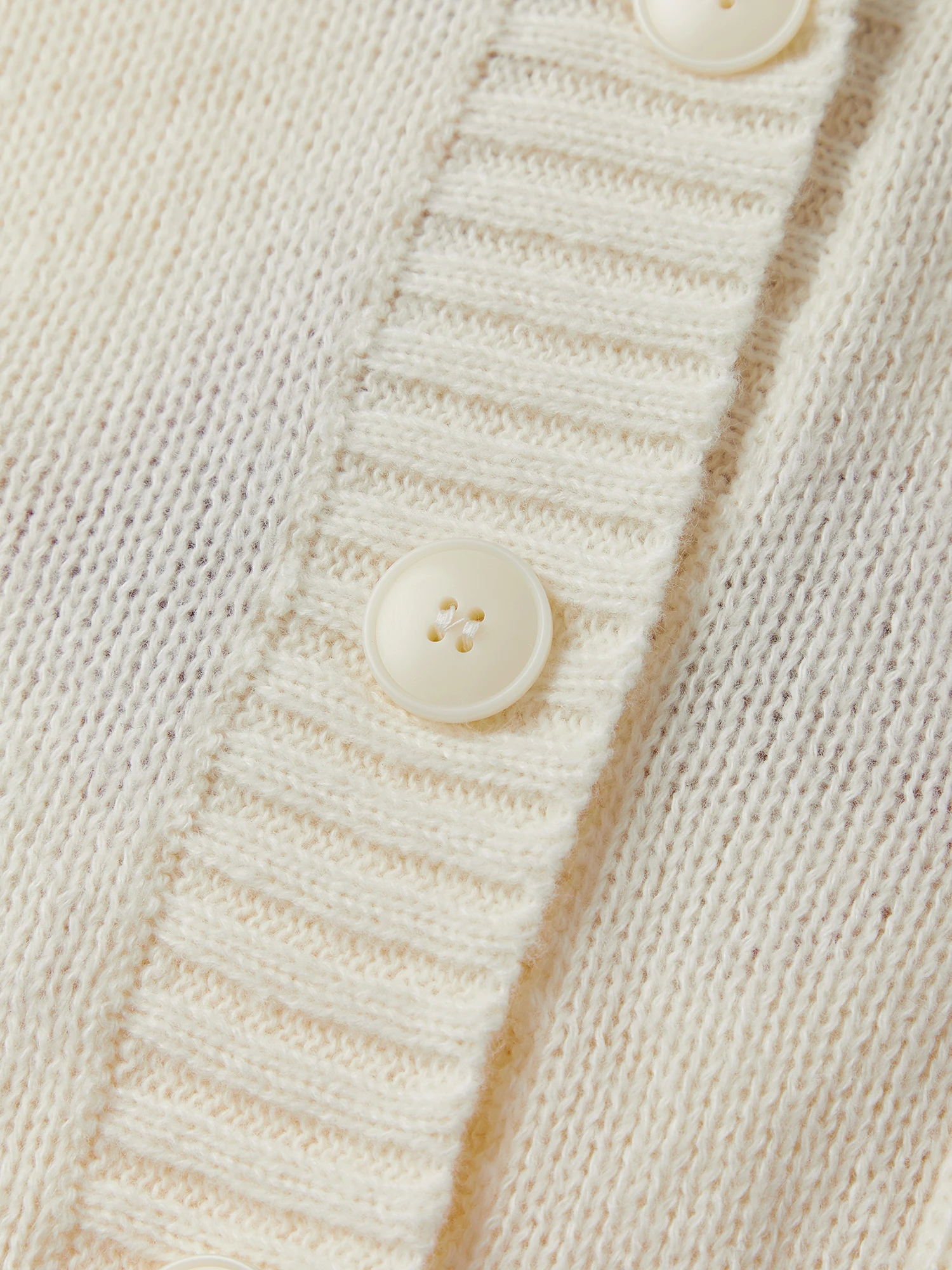 Cardigã feminino aconchegante com botões com padrão cereja e mangas compridas – malhas elegantes para estilo rua outono