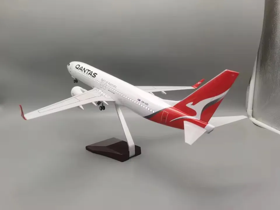 1:85 Scale 47CM Die-Cast Resin B737 Airbus Australian Airlines Qantas 737 Boeing Series Aircraft Model With Lights and Wheels