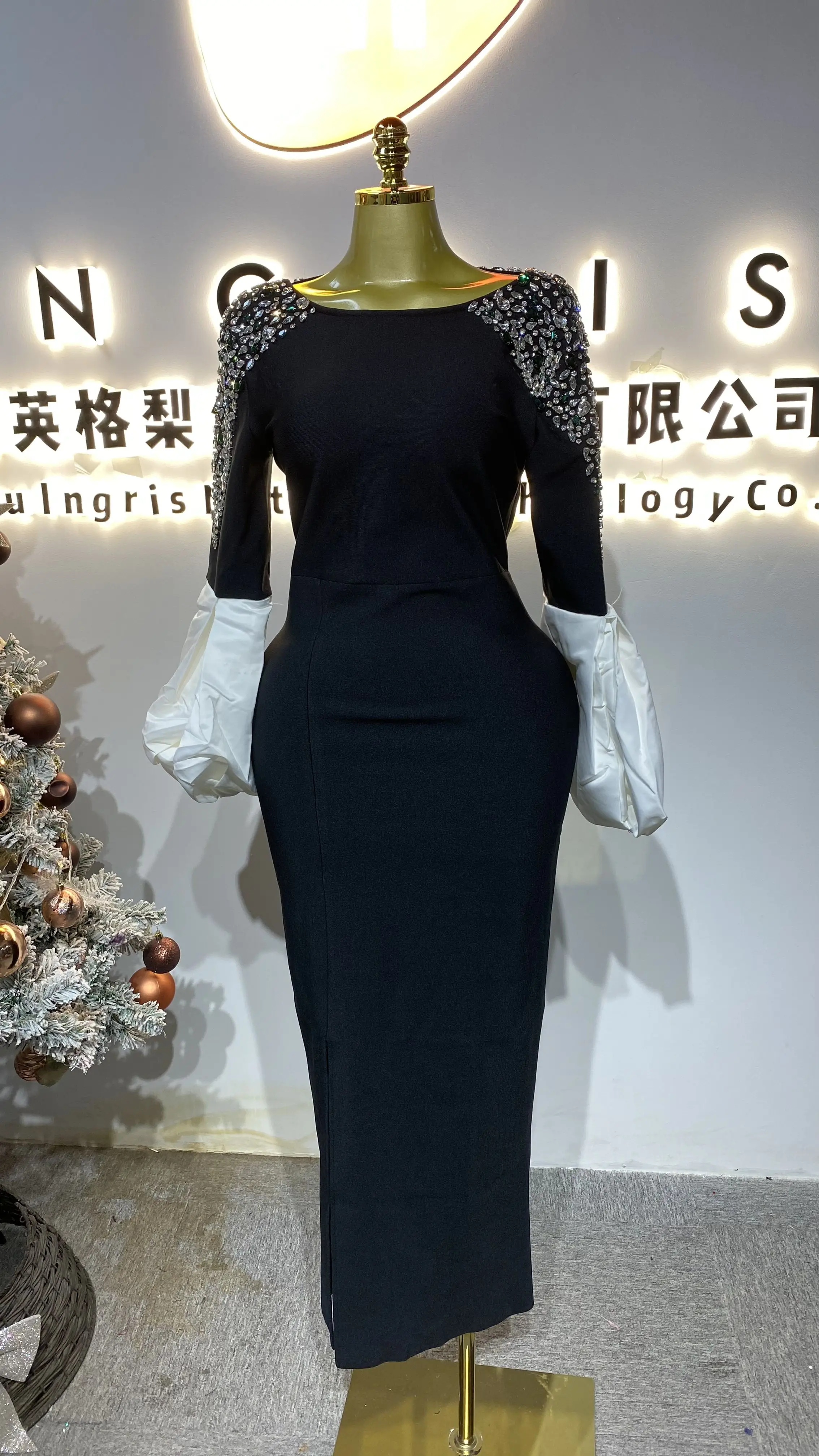 

New black design, luxurious long-sleeved dress, high-quality handmade crystal party dress.-GZXX328