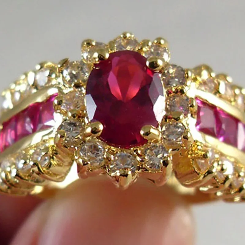 2024 new Luxurious Blue Red Zircon Fashion Men\'s and Women\'s Rings Gold Color Anniversary Unisex Jewelry Wedding Rings Wholesale