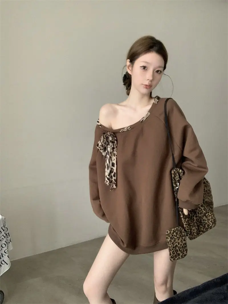 

American Retro Off-Shoulder T-Shirt Women 2025 Spring Autumn New Chic Leopard Print Lace-Up Long Sleeve Design Niche Top