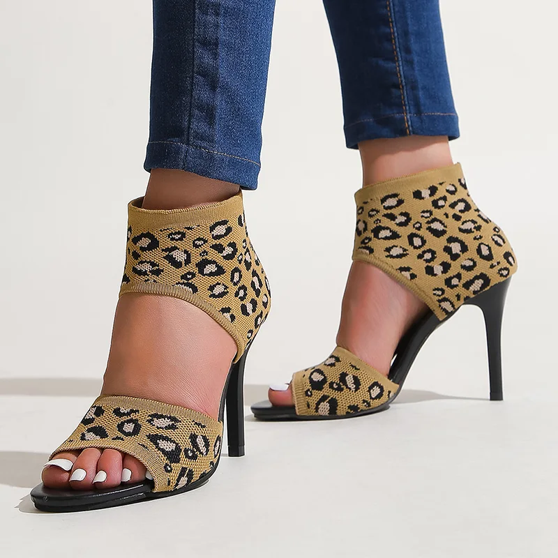 ليوبارد سوبر صندل كعب عالٍ للنساء حجم كبير الراحة الانزلاق على الصنادل 2025 الصيف خفيفة رقيقة الكعب أحذية عدم الانزلاق