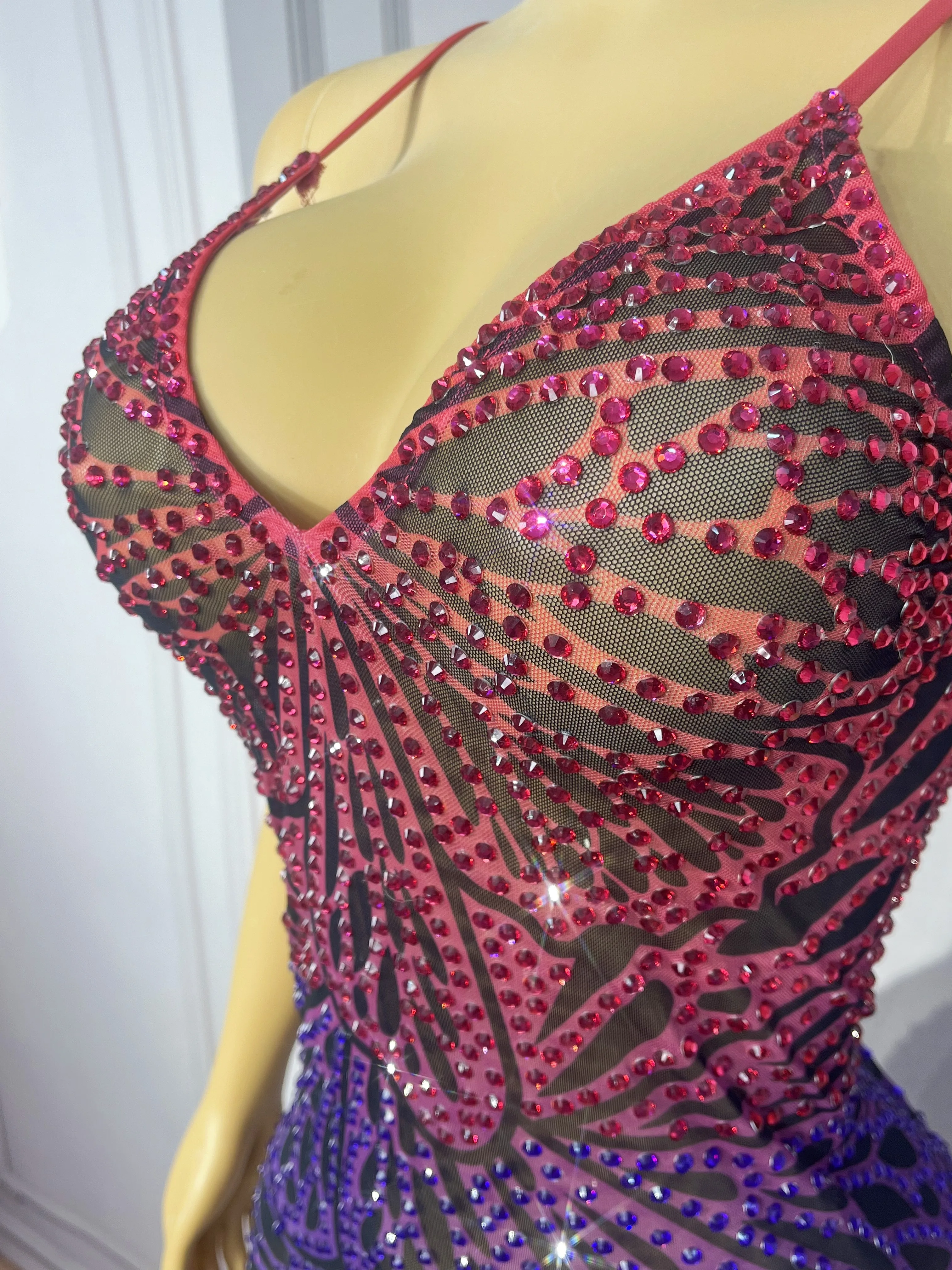 Sexy Blingbling Butterfly Parttern Rhinestones Suspenders Mesh Dress Women Holiday Birthday Party Celebrate Show Stage Outfit