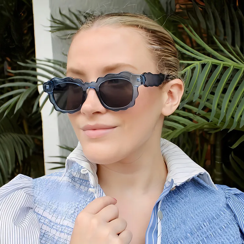 

Модные солнцезащитные очки в форме волны в стиле дофаминового дизайна