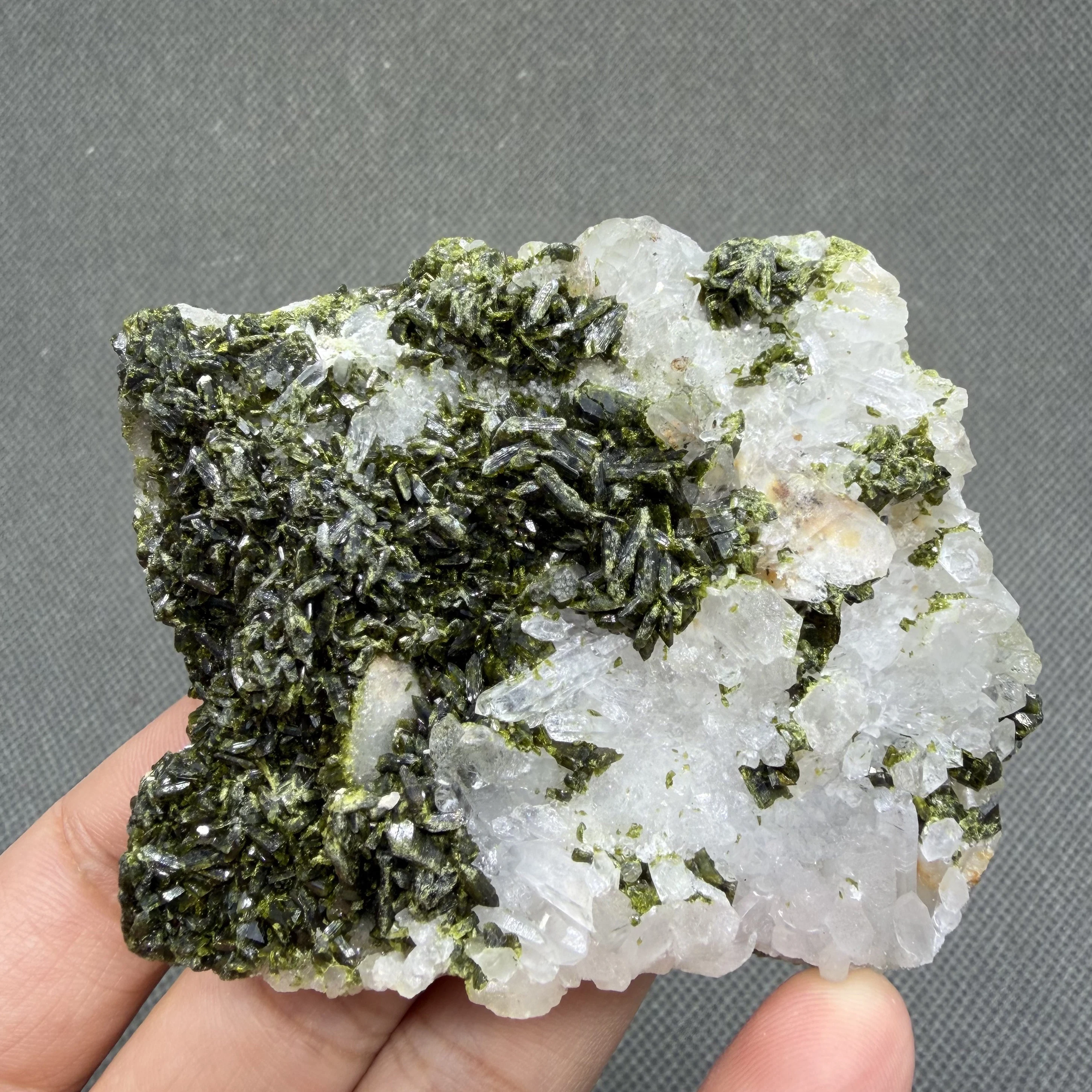 152 g Natural Epidote and Crystal Symbiotic Mineral Specimens + Healing Quartz Crystals and Stones Rock Gemstone