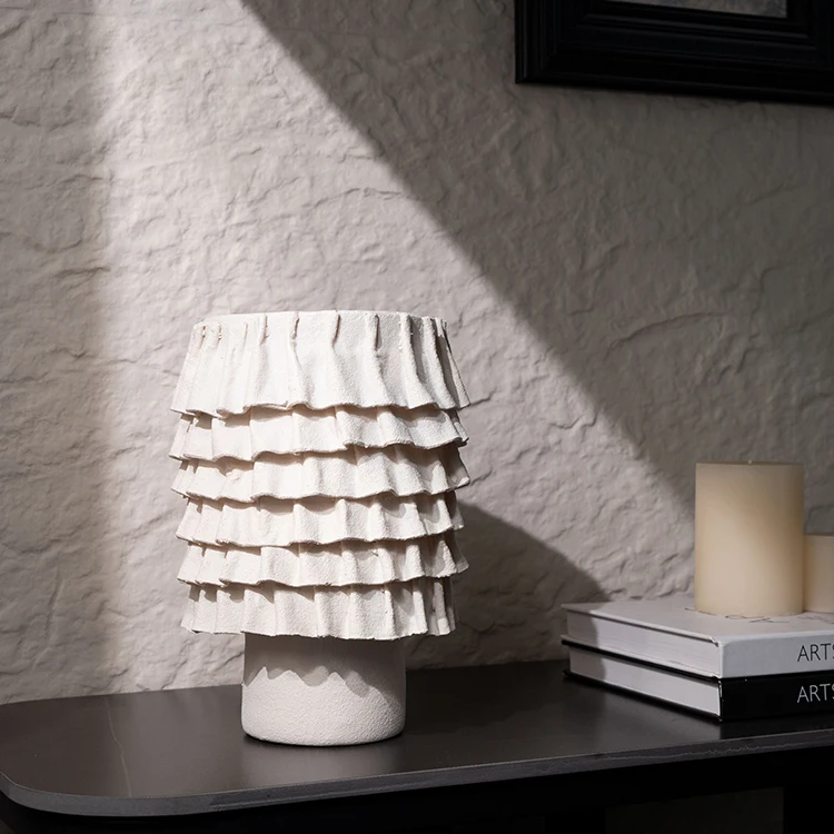 

Nordic Custom White Modern Wedding Hotel Resin Vase Home Decoration Wrinkled Flower Vase