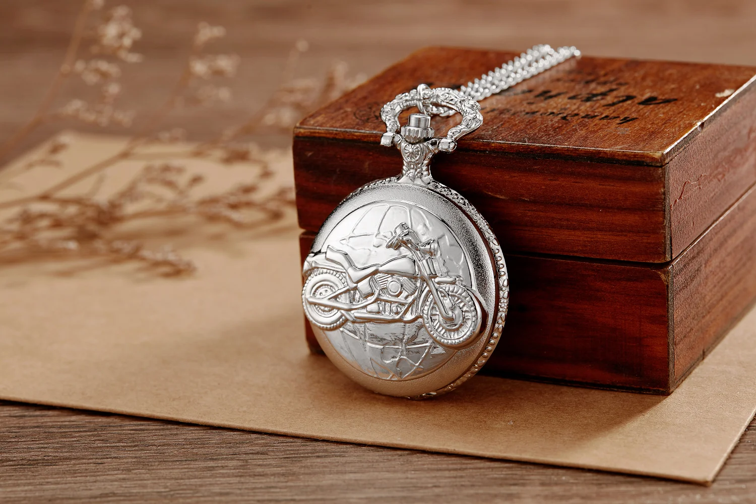 Luxury Silver Motorcycle Motorbike MOTO Quartz Pocket Watch Chain Carved Steampunk Chain Pocket Fob Watch Clock Gifts