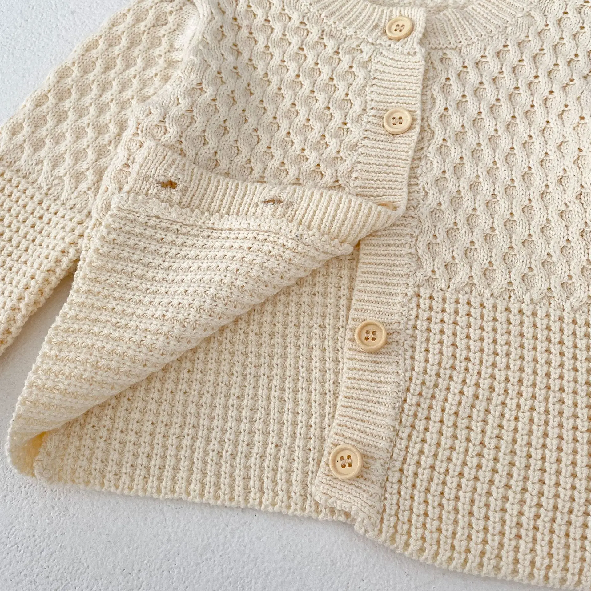 Instagram Spring and Autumn New Fashionable Sweater Cardigan for Girls, Babies, and Children Knitted Long sleeved Coat for Newbo