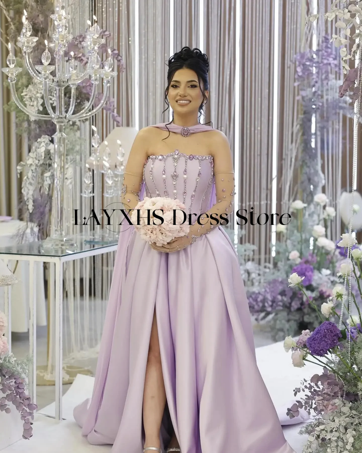 Olśniewające fioletowe suknie wieczorowe bez ramiączek, linia A, zdobione koralikami, odpinane koronkowe długie rękawy, rozcięcie z boku, suknie na studniówkę szyte na miarę.