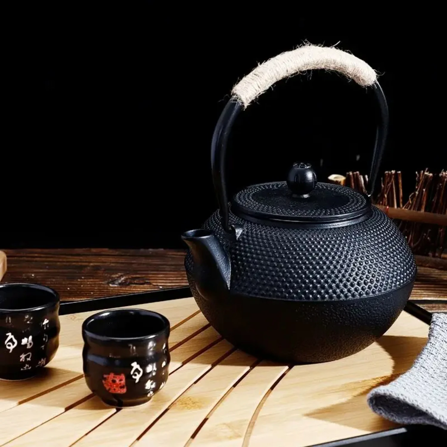 

Japanese Cast Iron Kung Fu Tea Set with 600/800ml Capacity for Puer Tea - Stylish Iron Teapot and Tea Kettle for Home Decor and