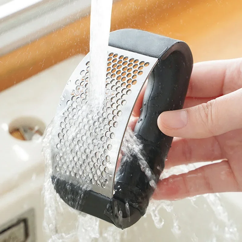 Nueva prensa de ajo de acero inoxidable - Fácil de usar, apta para lavavajillas, resistente al óxido, para ajo, jengibre, puré, diseño sin pelar (Silv