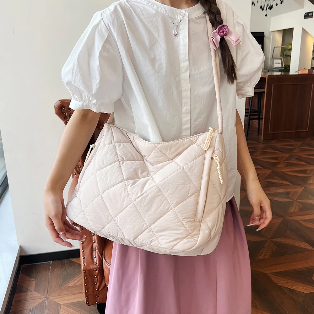 Quilted Large Capacity Single Shoulder Crossbody Bag Women's New Cotton Bag Casual Lightweight New Pleated Fashion Commuter Tote image 5