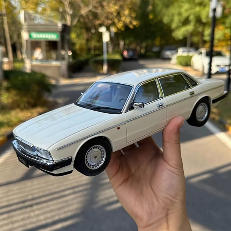 Almost Real AR1:18 Jaguar XJ6 XJ40 white alloy full open model