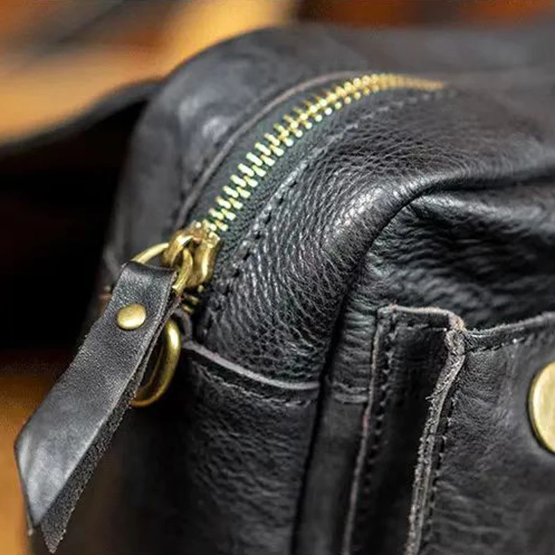 AETOO  Retro niche commuting men's bag soft leather leather men's one-shoulder baotou layer cowhide cross-body small bag men