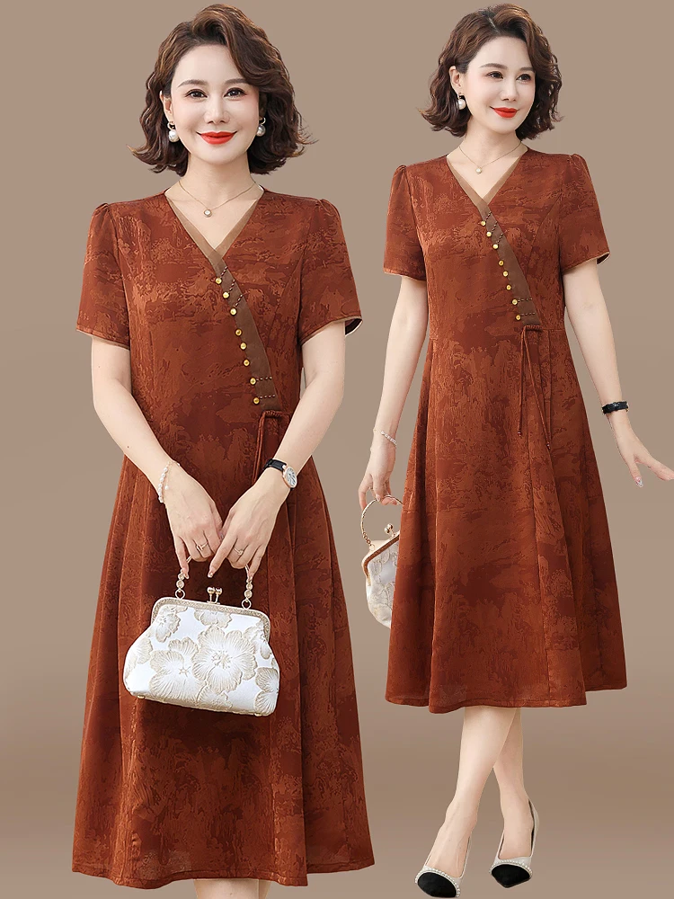 

Новая китайская летняя модная одежда для мам, короткий рукав, для женщин среднего и старшего возраста, элегантная, высококачественная, создающая особую атмосферу.